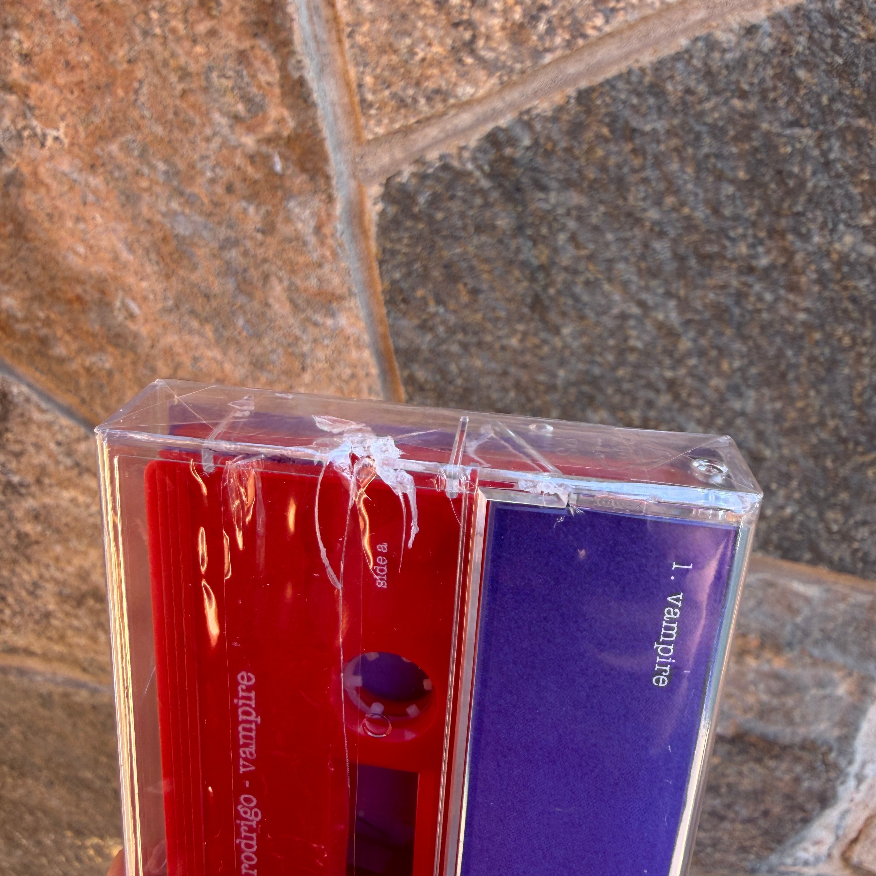 Olivia Rodrigo - Vampire cassete [DETALLE]